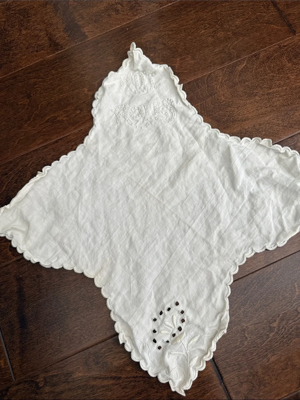 Vintage Hot Rolls Lace Embroidered Bread Roll Basket Liner Linen Set